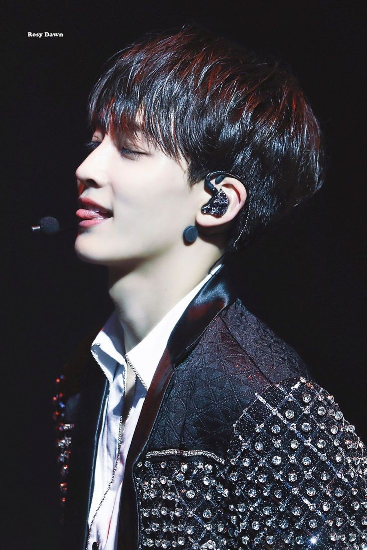 JEONGHAN'S SIDE PROFILEA thread;