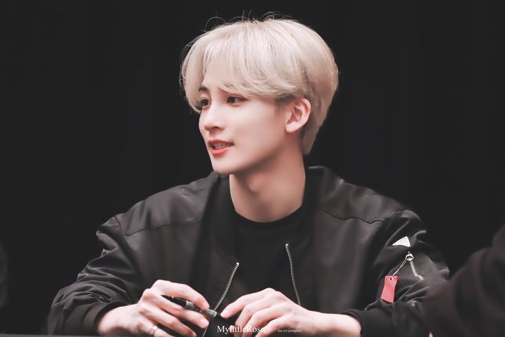 JEONGHAN'S SIDE PROFILEA thread;