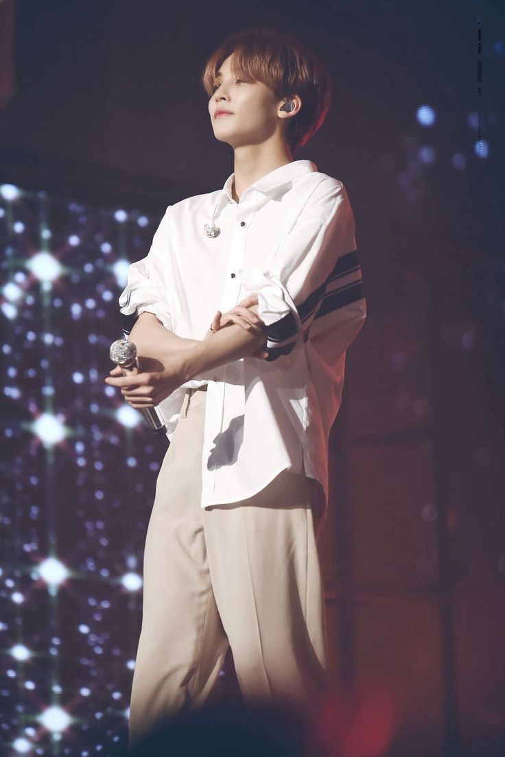 JEONGHAN'S SIDE PROFILEA thread;