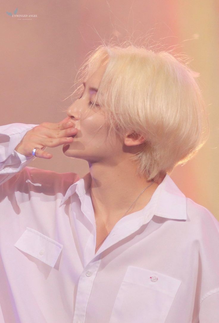 JEONGHAN'S SIDE PROFILEA thread;