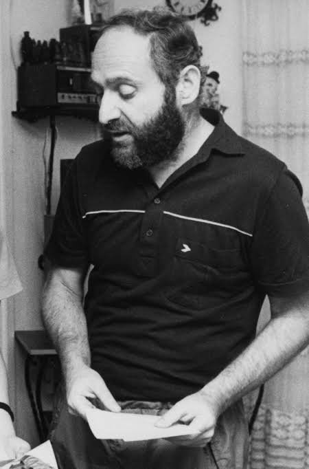 "Disiplinli Bir Eğitim Dahi Yaratabilir mi?" 

“Yetenek doğuştan gelmez, edinilir.” hatta daha iddialı olan söylemiyle “Dahi doğulmaz, dahi olunur!” teorisini kendi kızlarını yetiştirerek kanıtlayan eğitim psikoloğu László Polgár'ın ilginç deneyinden bahsetmek istiyorum. ++