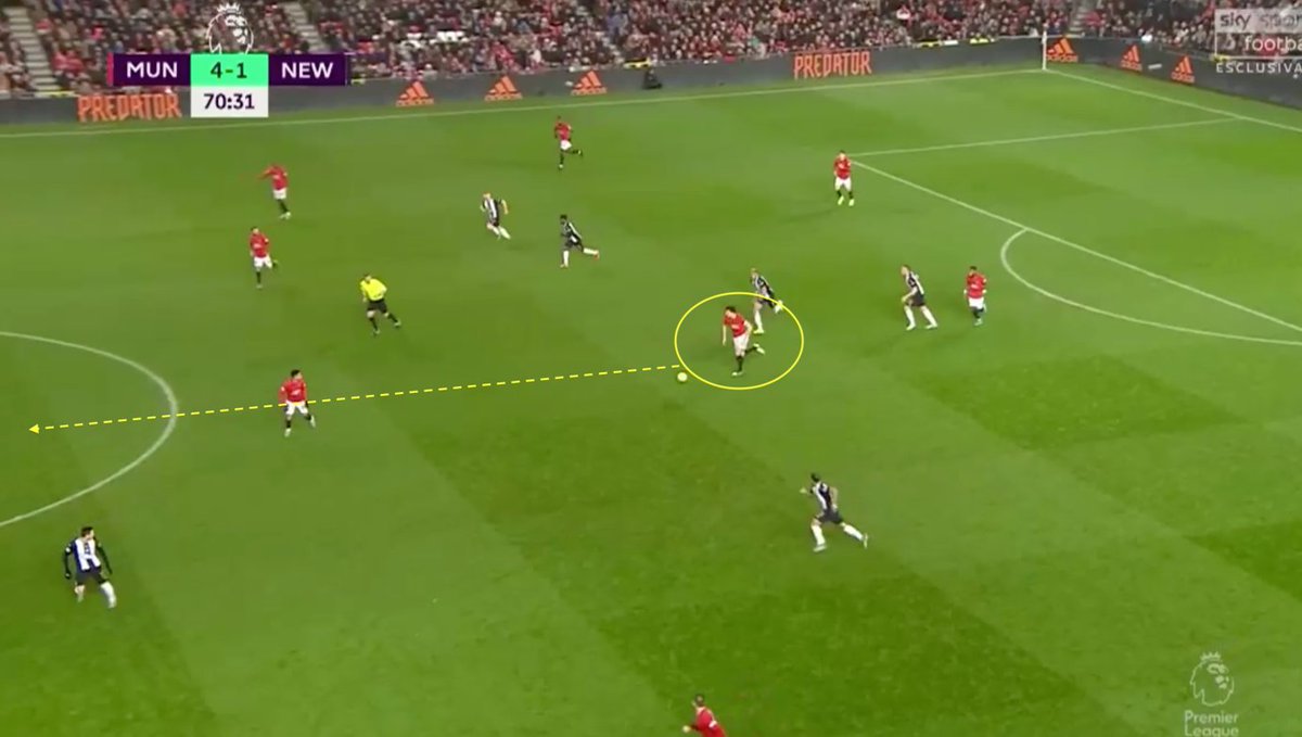 Upon receiving the ball, Maguire is able to beat the initial press and progress the ball almost to midfield, eliminating five Newcastle players, before playing a forward pass to Juan Mata.