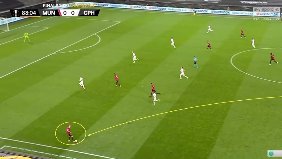 Harry is also able to break down defenses higher up the pitch by breaking lines and eliminating defenders with long passes. Maguire is able to split the defenders to find an advancing Brandon Williams in the final third on the left, behind the two initial lines of pressure.