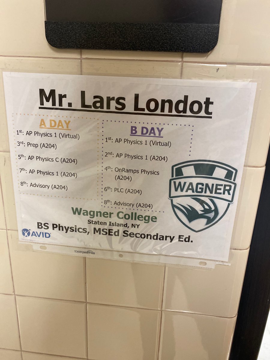 LarsLondot's tweet photo. Another of representing Grymes Hill in the classroom. #OnceASeahawk
@WagnerAlumni @WagnerCollege https://t.co/2ps8PJe43a