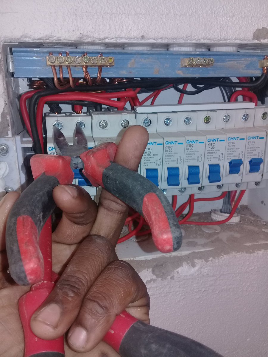 hustlerinno's tweet photo. No job is too big or too small 
We cater for all your electrical needs 
  ⛤From new installations to maintenance and everything in between 
  ⛤Fault finding, repairing &amp; mantainence 
  ⛤CoCs 
  ⛤Free online quotes and telephonic advice 
 Call/WhatsApp:0781635004 https://t.co/YuOflnIsFA