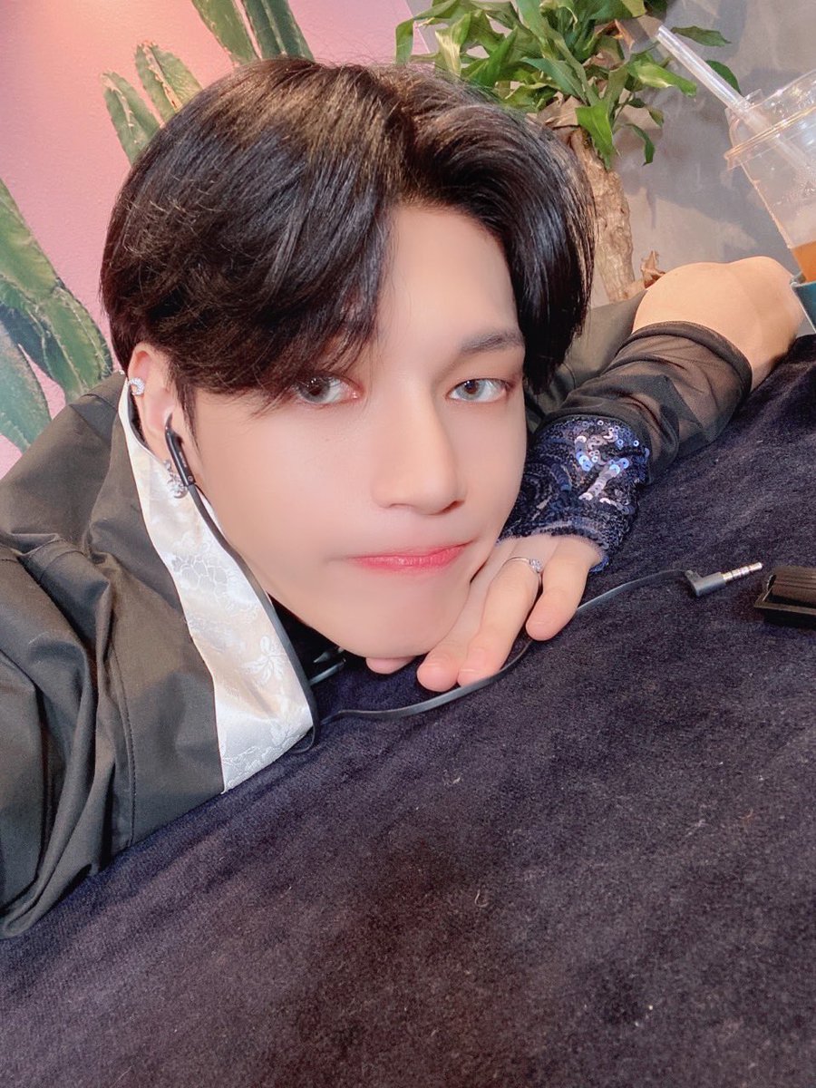 ATEEZofficial's tweet image. [#우영] 우리 에이티니 오늘 컴백 콘서트 잘 봤어여? 사진 찍다가 쌍꺼풀 생겼다.. 헿
#ATEEZ #에이티즈