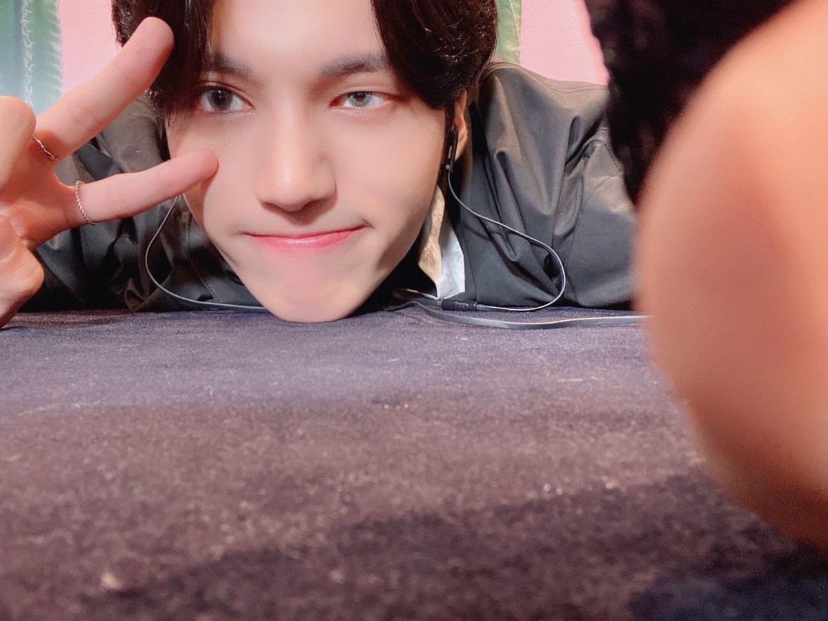 ATEEZofficial's tweet image. [#우영] 우리 에이티니 오늘 컴백 콘서트 잘 봤어여? 사진 찍다가 쌍꺼풀 생겼다.. 헿
#ATEEZ #에이티즈