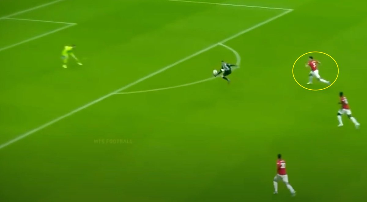 While pace can at times cause problems for Maguire, once again this is where his reading of the game and understanding of angles and space comes to the forefront. Below is a fantastic example of Maguire being beaten by a ball played over the top into space to Miguel Almirón.
