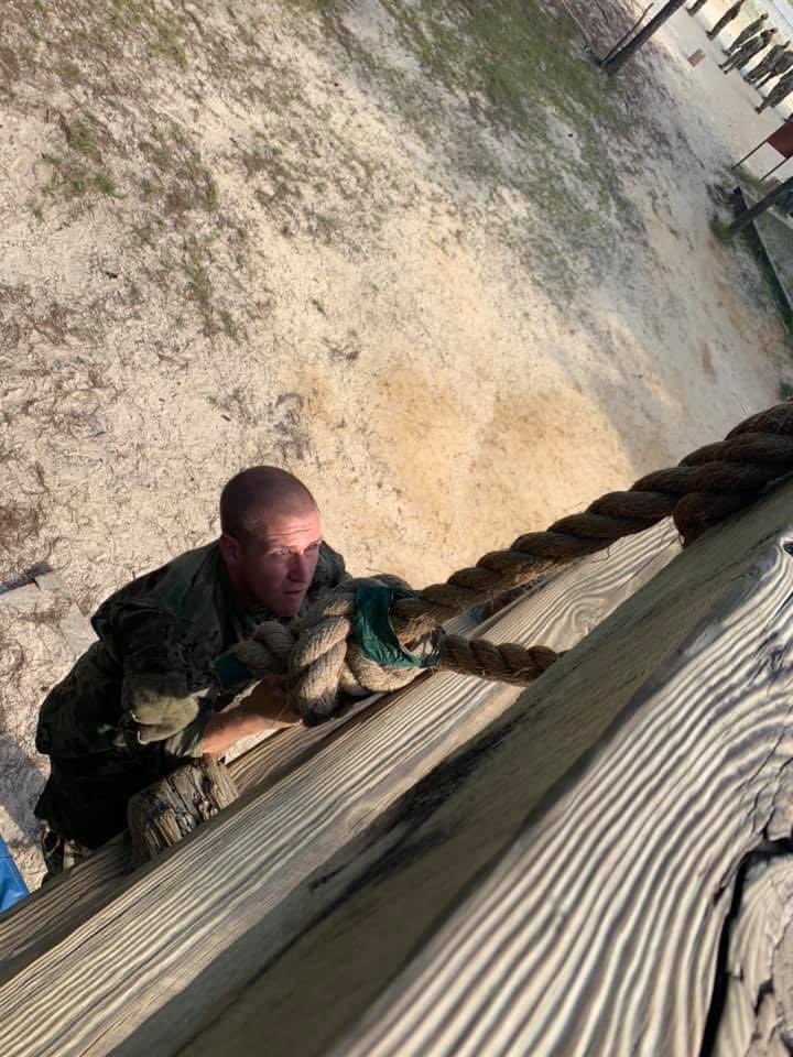 Tony_Massari1's tweet photo. D/3-47 conducting an obstacle course during the Forge FTX. The Forge is a 3+ day event where trainees conduct rifle marksmanship, foot marches and other tasks that #BenningsBest Drills Sergeants taught them over the last two months. #LethalatBenning #RNQ https://t.co/OCiuTfEmXo