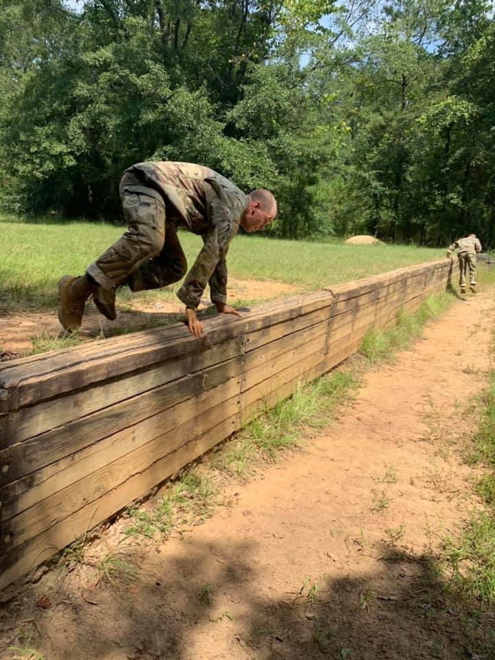 Tony_Massari1's tweet photo. D/3-47 conducting an obstacle course during the Forge FTX. The Forge is a 3+ day event where trainees conduct rifle marksmanship, foot marches and other tasks that #BenningsBest Drills Sergeants taught them over the last two months. #LethalatBenning #RNQ https://t.co/OCiuTfEmXo
