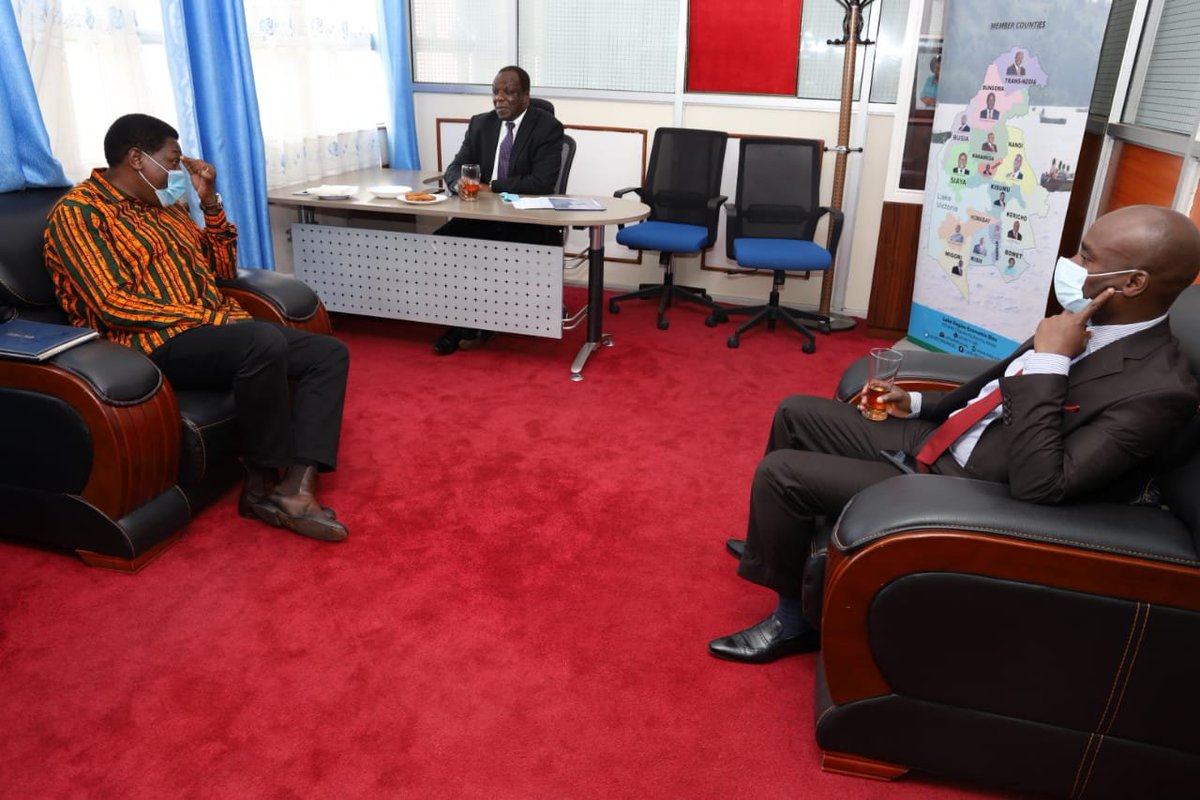 KenyaGovernors's tweet photo. Cumulatively since the outbreak of COVID-19 94,782 healthcare workers and 67,190 community health volunteers have been trained and sensitized across the 47 County Governments. #CountiesInAction https://t.co/kLhfDRG6Gv