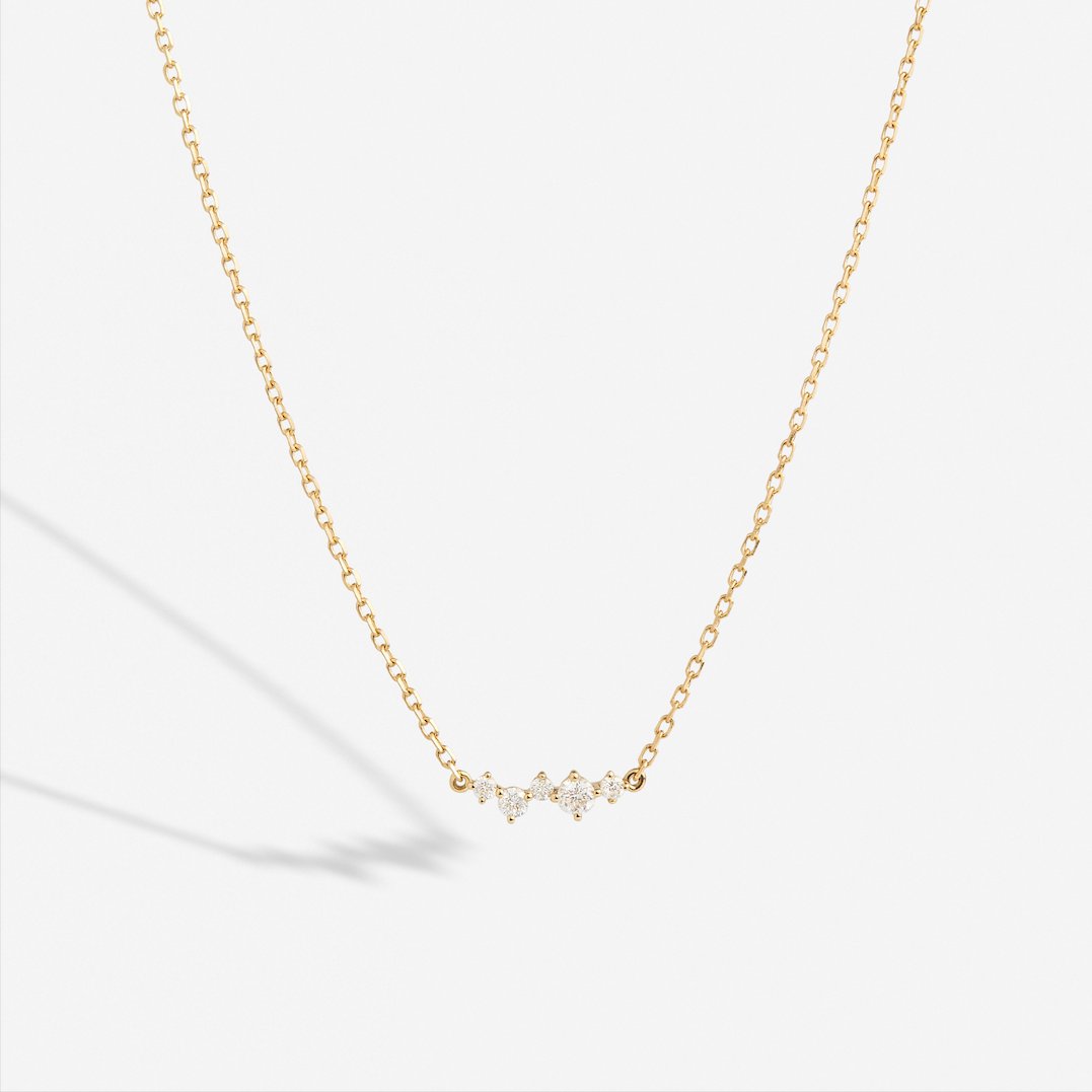 Ruifier's tweet photo. Designed with a beautiful line of five diamonds set in lustrous 18ct yellow gold chain, the Scintilla Alpha Ray Necklace makes for an elegant addition to your everyday look. #RUIFIER
Shop Scintilla: https://t.co/68vhanGB7h https://t.co/beMps4RAlY