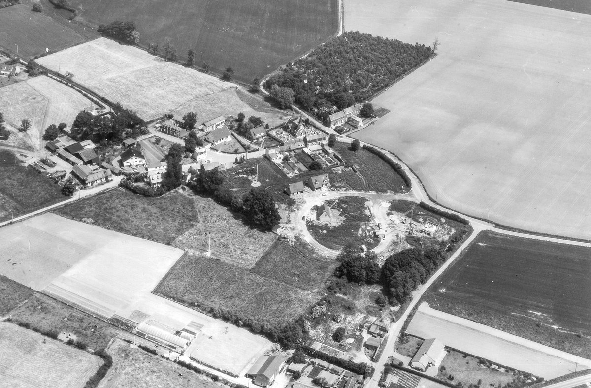 MEL_Archives's tweet photo. #Photo #Enigme de la semaine, vous êtes en 1975 à bord d'un avion de #tourisme et vous survolez le territoire de @MEL_Lille. Quel est ce village que vous apercevez depuis votre hublot ? Réponse demain matin.
https://t.co/c4uV95ERPk https://t.co/m46oYNOBoU