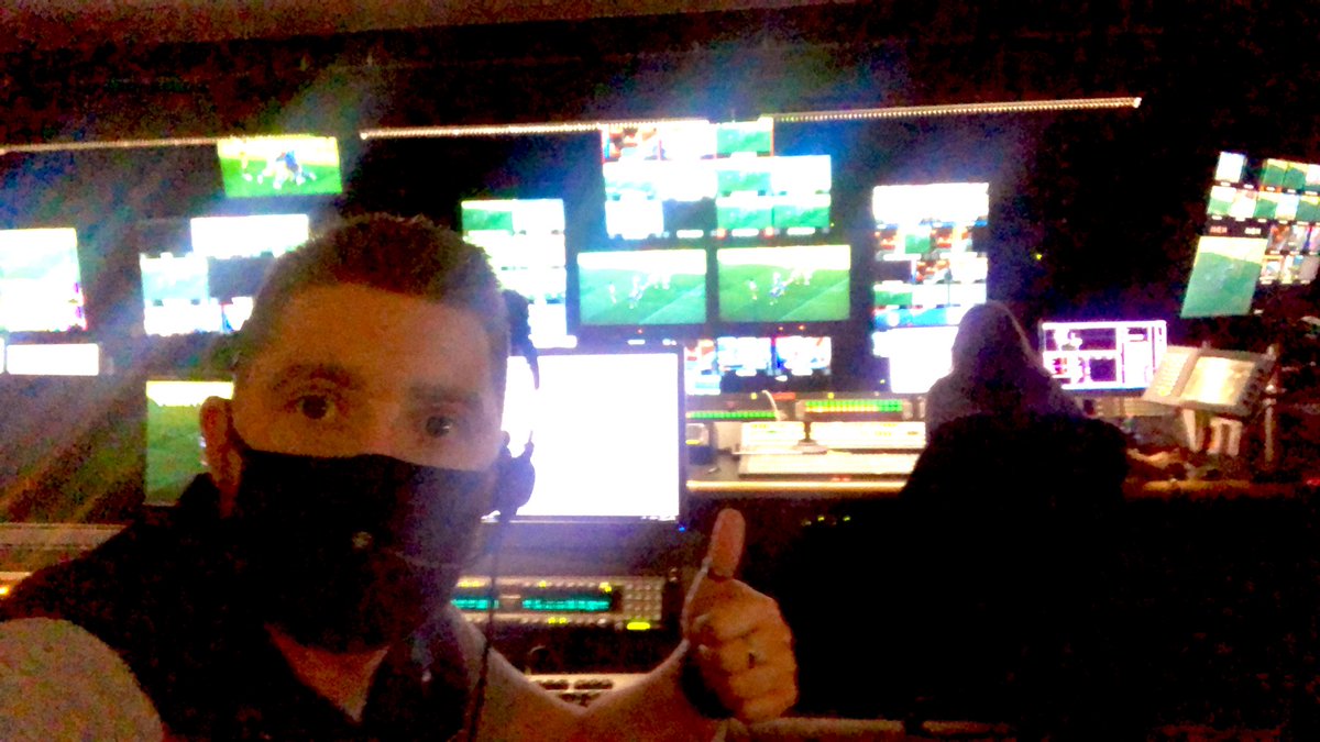 Quite literally have almost a duck egg of career selfies. A stat I’m pretty chuffed about... But, from Sunday, here’s a glimpse of tele life in this ‘Rona world. 😷 #FacemaskLife