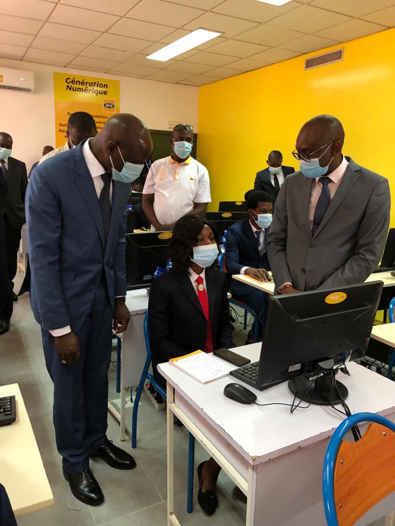 MTNCotedIvoire's tweet image. C'est une salle multimédia aménagée et équipée de 31 ordinateurs, une imprimante, un vidéo projecteur et une connexion internet via la fibre optique gratuite d'une valeur totale de plus de 30.000.000F que la Fondation MTNCI a offert à L'INP HB de Yamoussoukro.
 #education