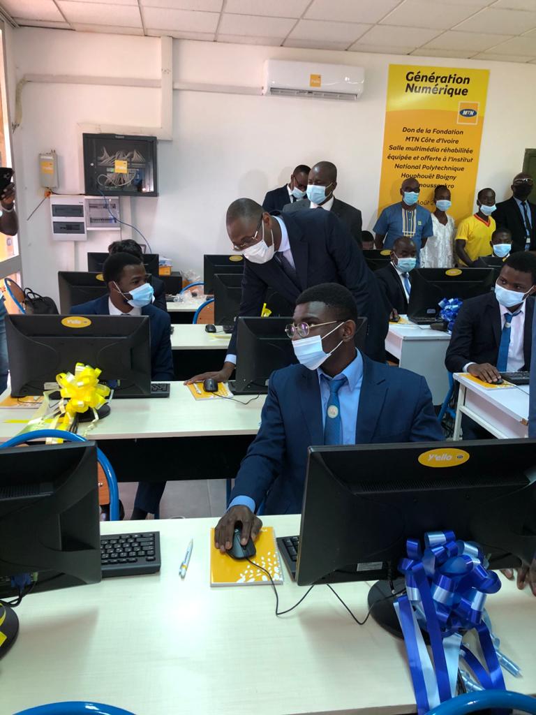 MTNCotedIvoire's tweet image. C'est une salle multimédia aménagée et équipée de 31 ordinateurs, une imprimante, un vidéo projecteur et une connexion internet via la fibre optique gratuite d'une valeur totale de plus de 30.000.000F que la Fondation MTNCI a offert à L'INP HB de Yamoussoukro.
 #education
