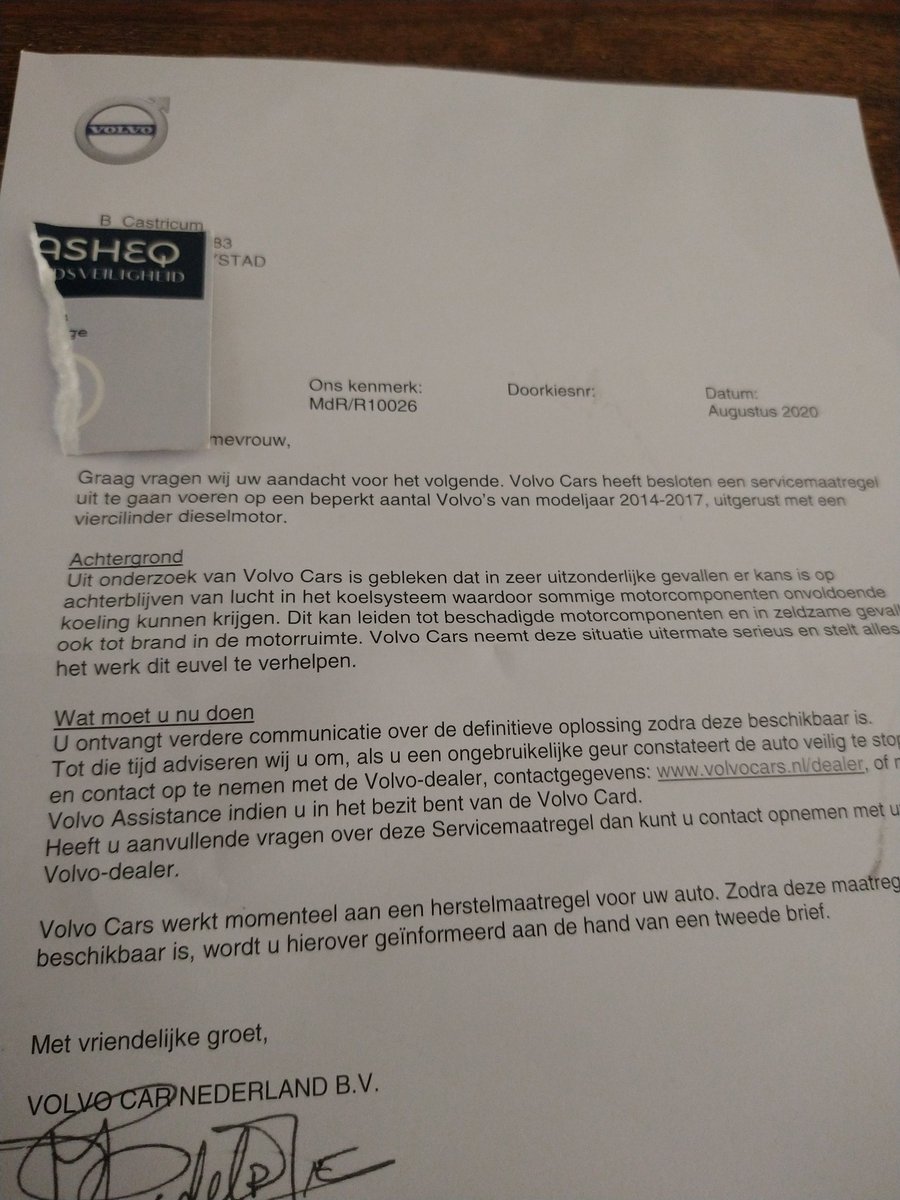 BartCastricum's tweet photo. Whuuuut... Alweer? Ik koop toch geen #volvo omdat de koffie bij de garage zo lekker is #terugroepactie #stukminderdegelijkdanvroeger https://t.co/teDYChc6of