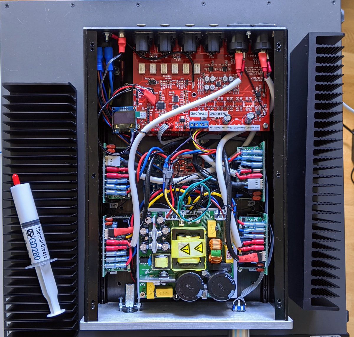 My 4ch integrated Messy Amp (put together stuff I already had) runs a bit too warm but thanks to <a href="/Audiophonicsfr/">AUDIOPHONICS</a> and quick delivery the aid is here 😄 Those heatsinks on side panels should help. Not my prettiest piece inside but it works.