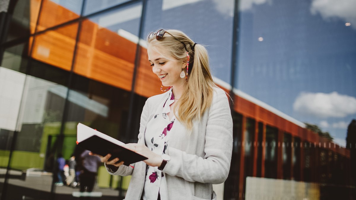 oxford_brookes's tweet photo. Joining us this September? Check out all of the latest information about your induction here 👉 https://t.co/PoHxuKgIlk #helloBrookes https://t.co/yJxssCuFsu