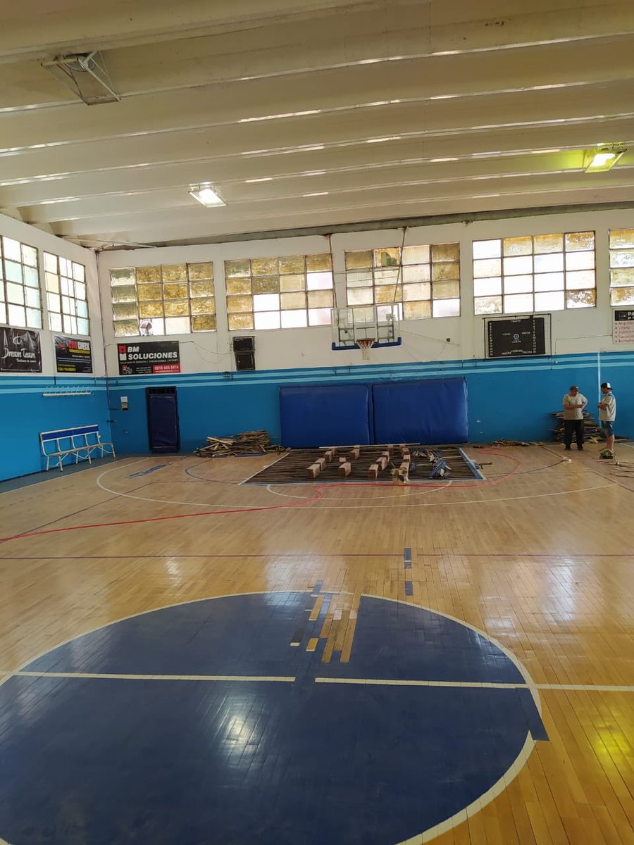 ParanaRowing's tweet photo. 🚧En el gimnasio cubierto de la Sede Social, gracias al esfuerzo de las subcomisiones de Básquet y Vóley, y la Comisión Directiva, se ejecuta la reparación de la superficie de la cancha que es utilizada por ambas disciplinas🏀🏐 

🛠️Los trabajos, que terminarán en unos 10 días. https://t.co/ctLfZLCLJj