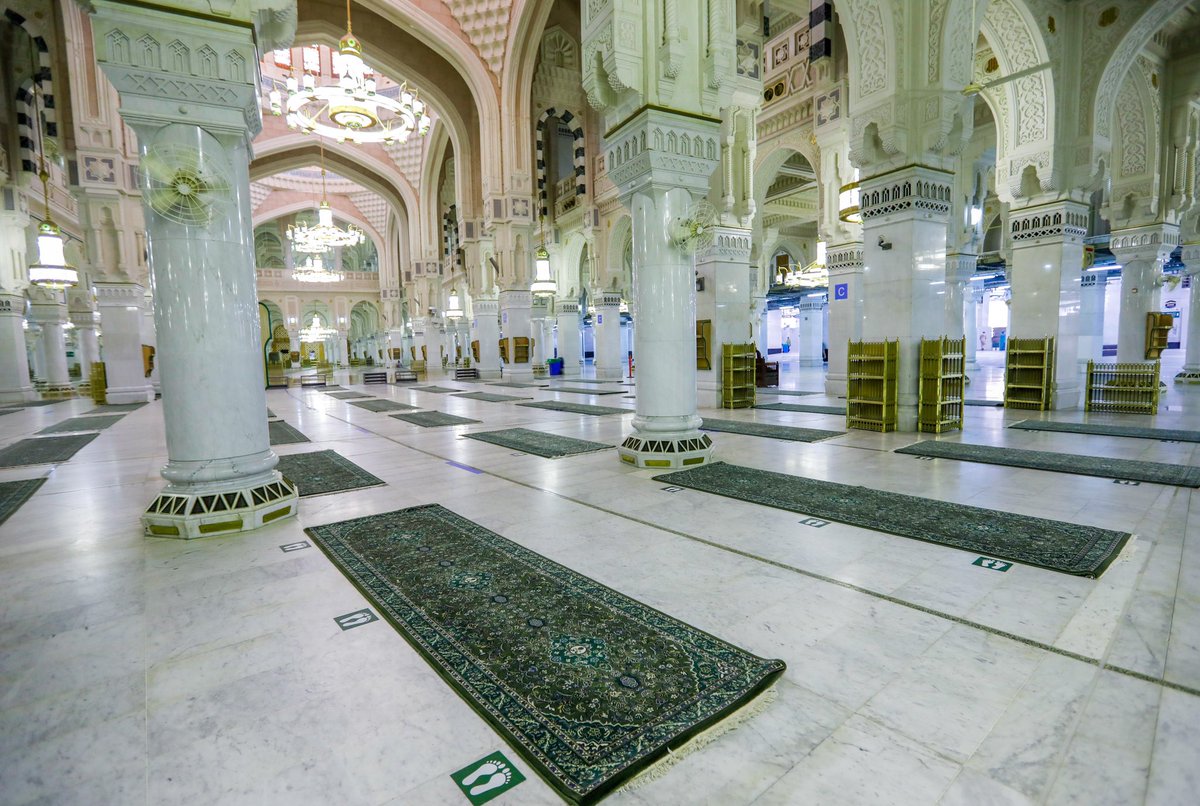 AlharamainSA's tweet photo. جرياً على العادة السنوية غرة شهر محرم؛ الانتهاء من فرش (٩٠٠٠) سجادة بالمسجد الحرام

https://t.co/XhqJ419jnf 

#رئاسة_شؤون_الحرمين https://t.co/iMrAmMZlp3