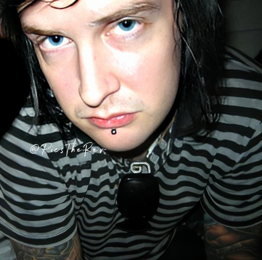 PicsTheRev's tweet photo. Good morning with blue eyes! 👀 https://t.co/EmGMuGE5Xd