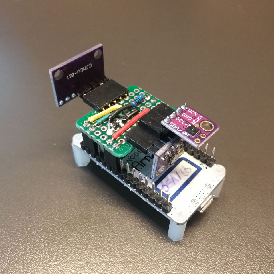 ryan_j23's tweet photo. ESP-12E環境センサ君を増築して、SHT30とCCS811を試用中。なんだけど、ガスセンサって初めてなので、稼働4時間経つけどずっと右肩上がりなのはなぜ。息を吹きかけると反応とかしてたから壊れちゃいないと思うのだが。 #IoT #ESP8266 #CCS811 #SHT30 https://t.co/Xv1s4h4AOH