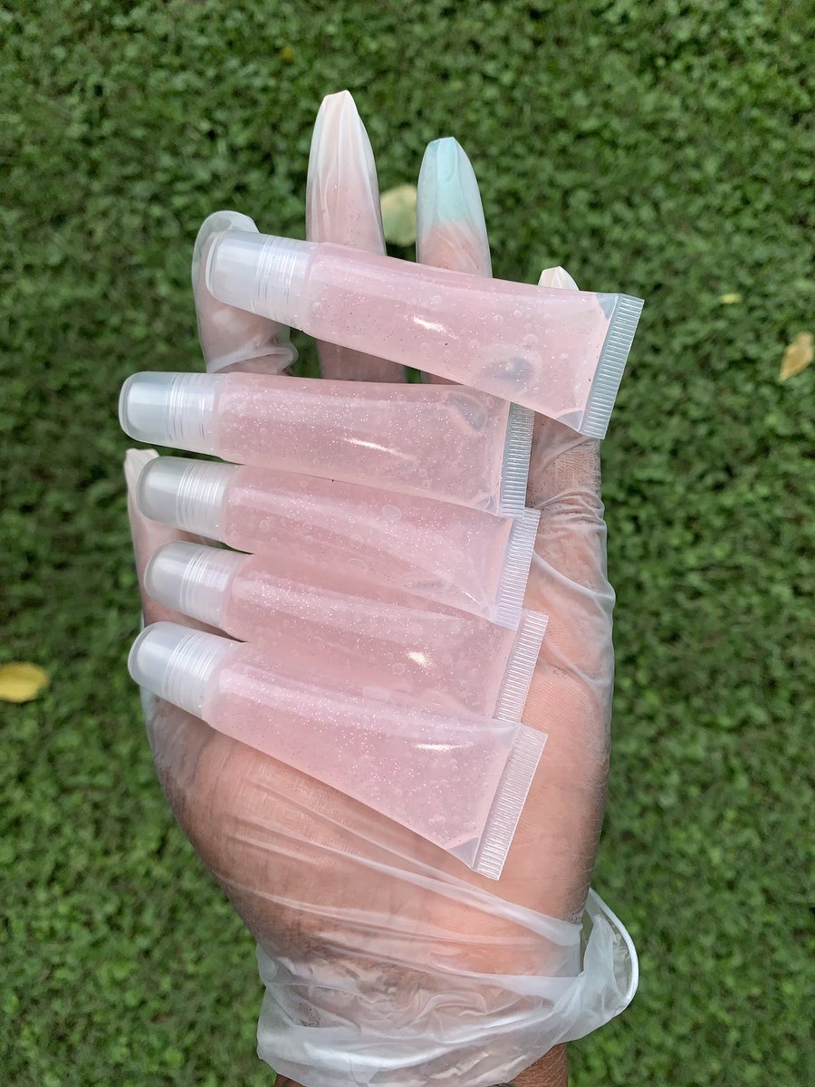thtgrl_tia's tweet photo. All natural vegan gloss 🤩 #SupportBlackBusinesses #supportsmallbusiness https://t.co/TaC4T8ihyO