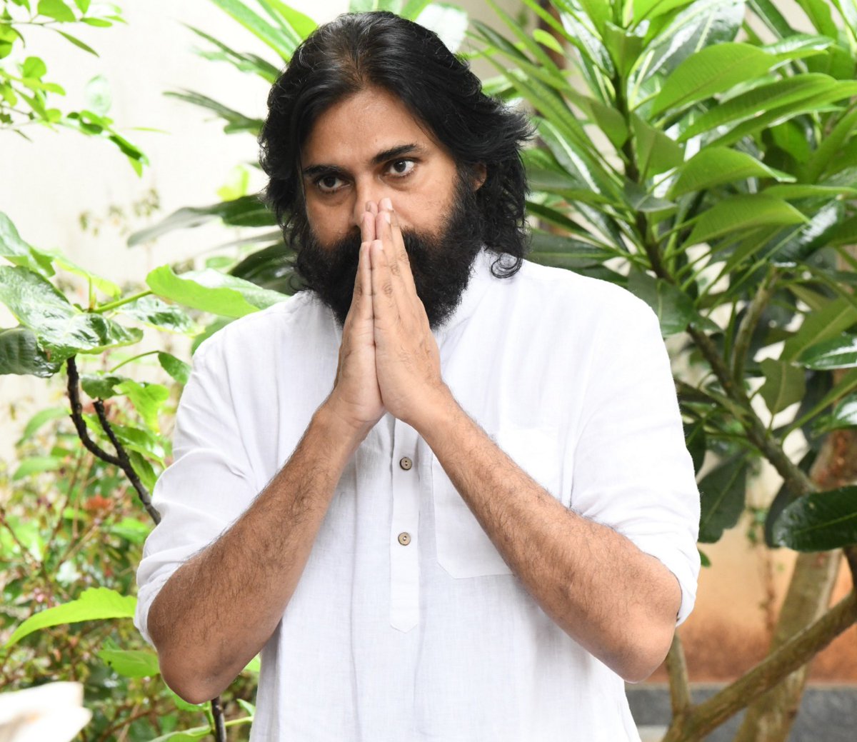 JanaSenaParty's tweet photo. వినాయక చవితి నుండి @JanaSenaParty , @BJP4Andhra ఆత్మ నిర్భర్ భారత్ అభియాన్ - JanaSena Chief Sri @PawanKalyan 

 #AatmaNirbharBharat https://t.co/IykflSbb1V