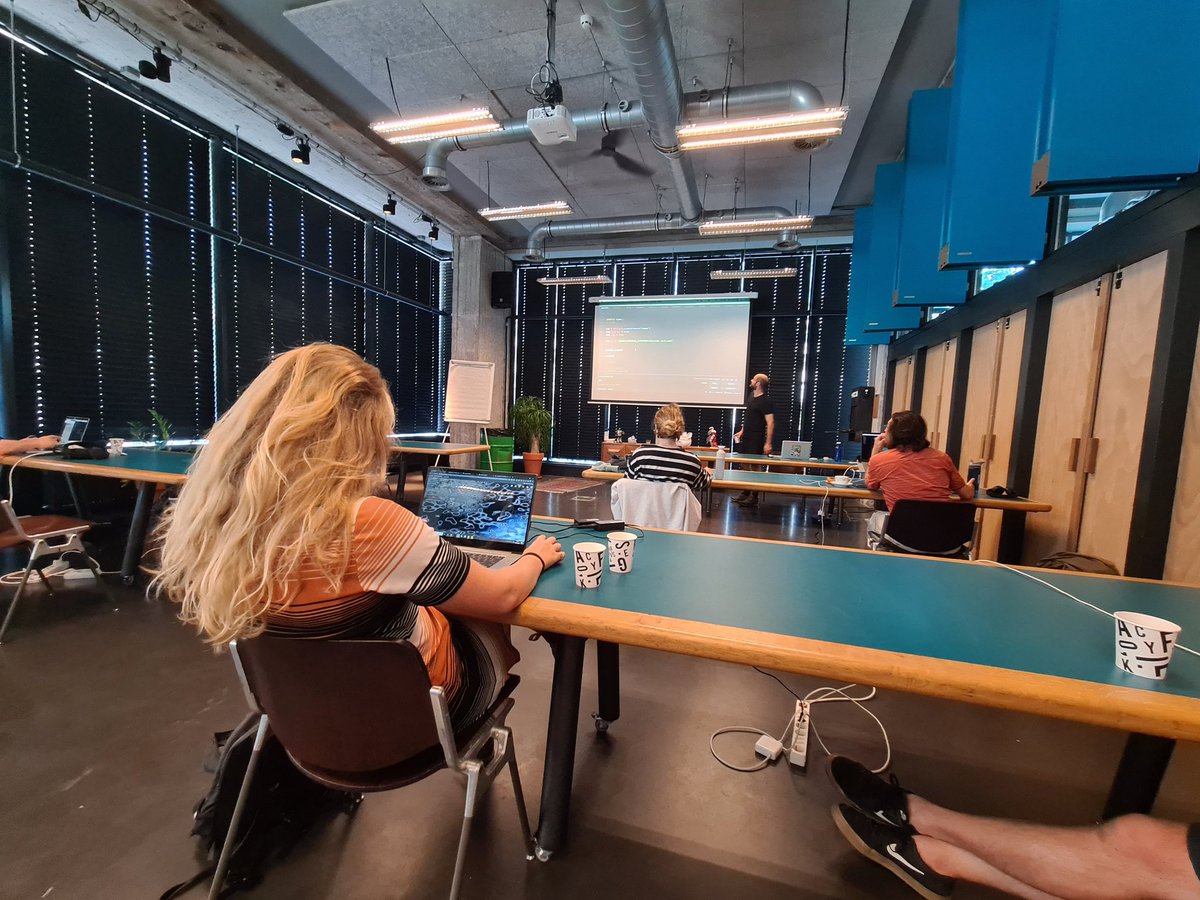 LiveCodingSessions tweet media