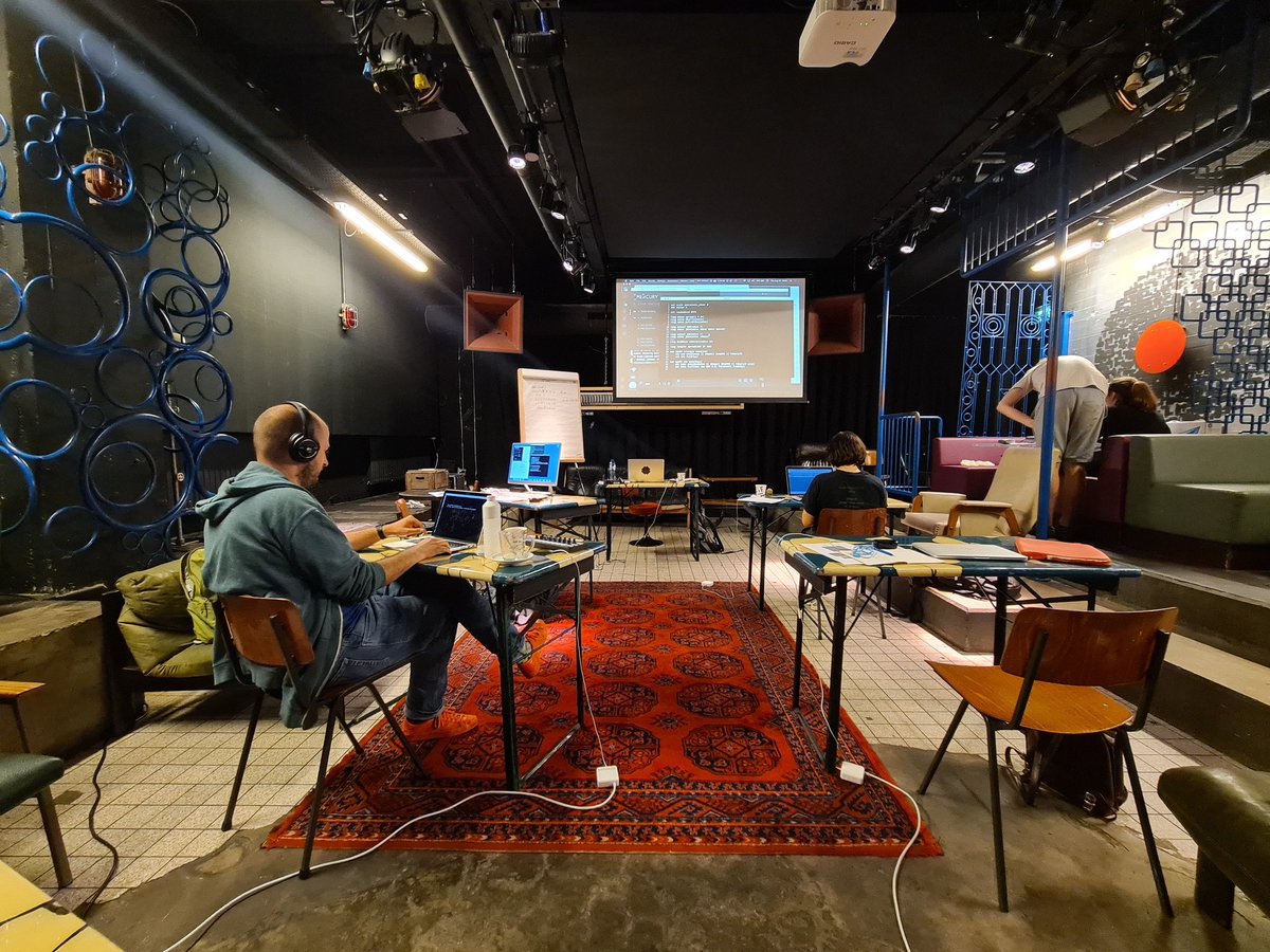 LiveCodingSessions tweet media