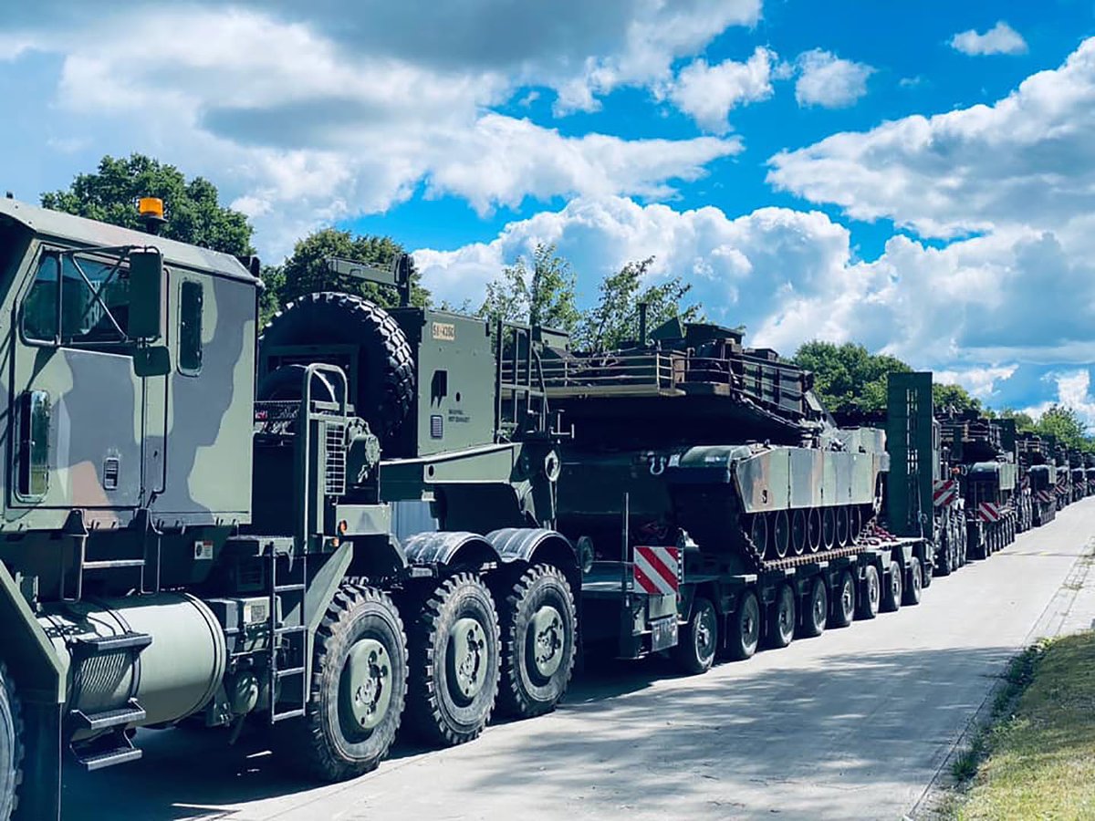 USAASC's tweet photo. Check out the newest edition to the fleet, the Enhanced Heavy Equipment Transporter System (EHETS) replaces the Heavy Equipment Transporter System (HETS) and it is our #ArmySOTW.
#ArmyAcquisition | @peocscss https://t.co/gaxHTFU6Gk https://t.co/VuLGxq9ib6