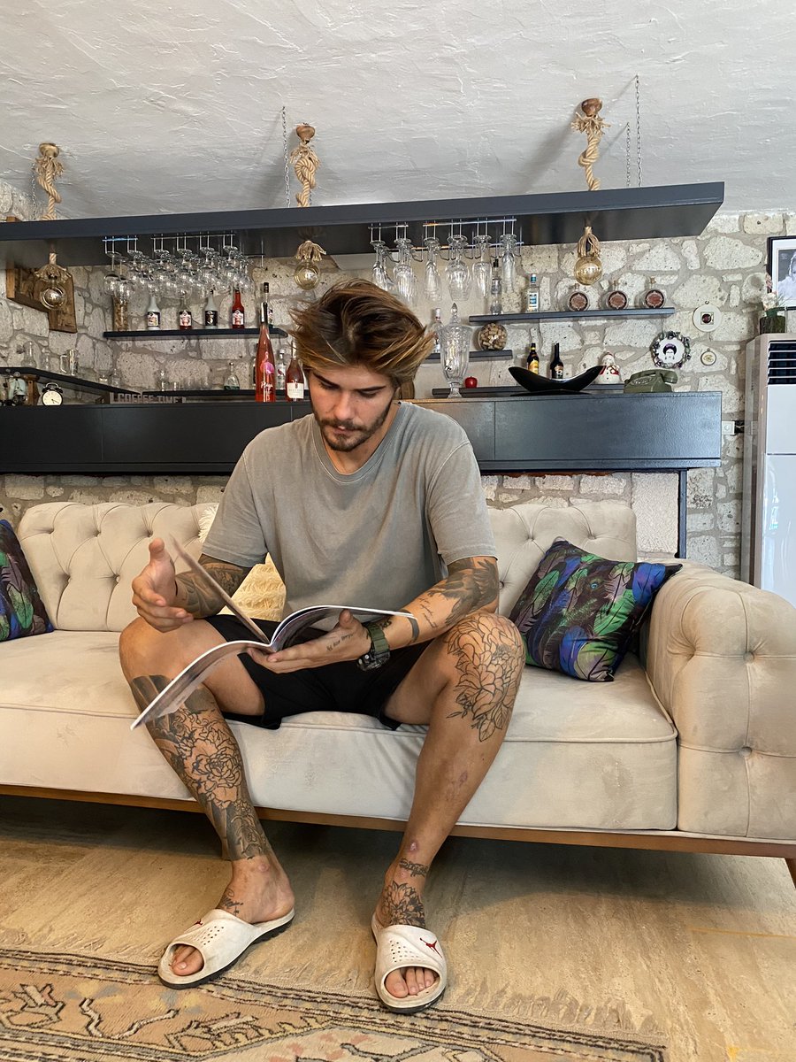 “Tecrübelerimin bana öğrettiği bir şey var: Hayallerinin peşinden emin adımlarla yürüyen ve arzu ettiği hayatı yaşamak için gayret sarf eden insanlar, beklenmedik bir anda başarıyla karşılaşırlar.”