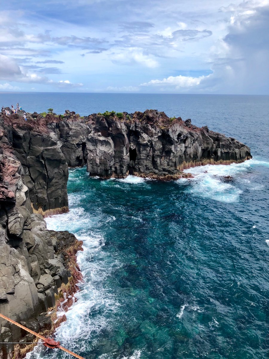zenkenindia's tweet photo. This is a change of scenery, to rocky shorelines of Izu. You may not be able to believe this, but it is a mere 3-4 hour drive away from Tokyo! #izu #jyogasaki #japan #lifeinjapan #beautifulbeaches #shizuoka #nature #travel #explorejapan #discoverjapan #beautiful #destination https://t.co/qP2AK7IIQd