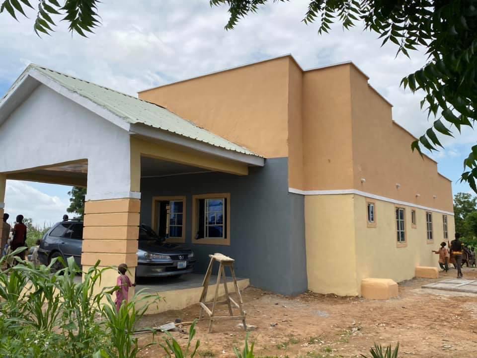 Hudu_Matawalle's tweet photo. Infrastructure !!!
This is one of the newly constructed hospitals across the 147 Ward of zamfara State by H.E Dr.@Bellomatawalle1 Mon.
#MayMatawalleContinueSucceed.
#DodoIsWorking. https://t.co/PiEfWBFyRq