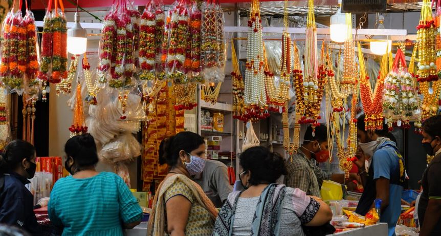 A Tour Around 8 Fabulous Street Markets Of Mumbai