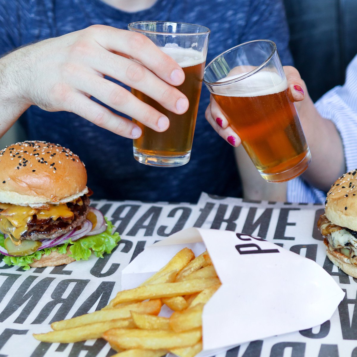 🍻Y este brindis va... porque seguimos creciendo🍻
Estamos muy felices de anunciar otro nuevo desembarco en CABA. 💪🏻 🎉Ahora desde sede Belgrano llegamos también a Nuñez, Coghlan, Saavedra, Villa Urquiza, Villa Ortúzar, Colegiales y Palermo. 
PedidosYa, Rappi, Glovo y UberEats.