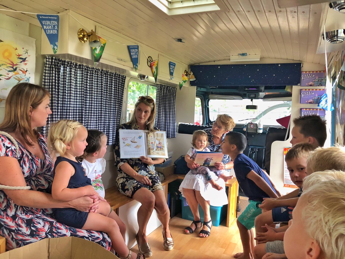 SanneRespen's tweet photo. Het was een heerlijke middag met @Voorleesbus ‘Blikkie’ in Speeltuin Prinses Irene in #SomerenEind @GemSomeren. Veel kinderen hebben weer kennisgemaakt met @BibliotheekHP. https://t.co/4HWvo4RrrA