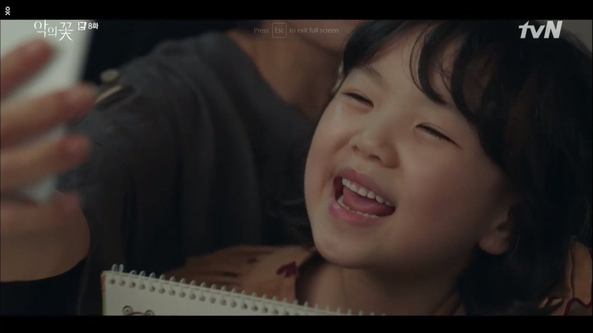 EUNHA CALLED HER MOM TO SHOW HER THAT DRAWING OF THEIR FAMILY. THIS MAKES IT HUNDRED TIMES PAINFUL.   #FlowerOfEvil