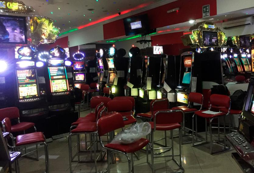 LAREDVIRAL_'s tweet photo. #Bogotá | 🪙
Reapertura de bingos y casino en Bogotá podría darse en septiembre. Según @Fecoljuegos  todo dependerá de la evolución de la pandemia y se tiene programado iniciar con 40 de los 532 establecimientos que hay en la ciudad. https://t.co/CtOAKGTxOP