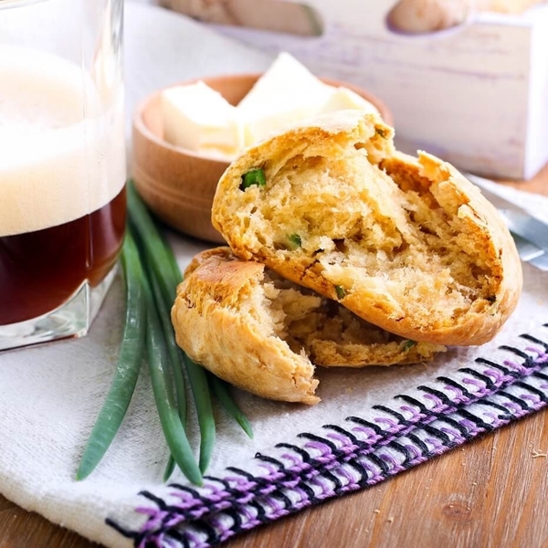 MaryMarblesBlog's tweet photo. Who loves #bacon? We have some amazing treats for you! Available for the next 4 days only! Here's our Bacon Chive Damper Bread
https://t.co/hin5AiJngk #baking #FoodTravelChat #breading #brantford #ontario #canadianbaker https://t.co/fgPyrhM4uC
