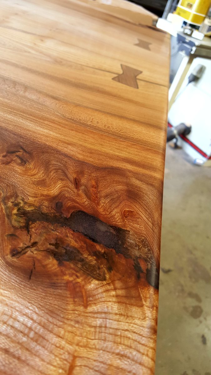 stobbszee's tweet photo. A beaut of an elm dinning table a great project i enjoyed ,Its for a very good loyal customer. #outsidefurniture #liveedgediningtable #customfurniture #customtable #customdiningtable #bespokefurniture #bespokediningtable #interiordesign
#liveedge
#epoxy https://t.co/cGEzzPpxCt