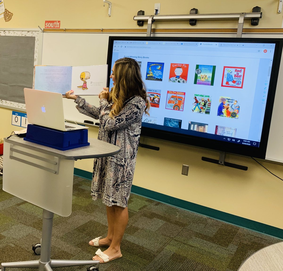 Thank you <a href="/JessicaVitek/">Jessica Vitek</a> for reading to my class this morning! <a href="/BearCreekElem/">Bear Creek</a> #teambce