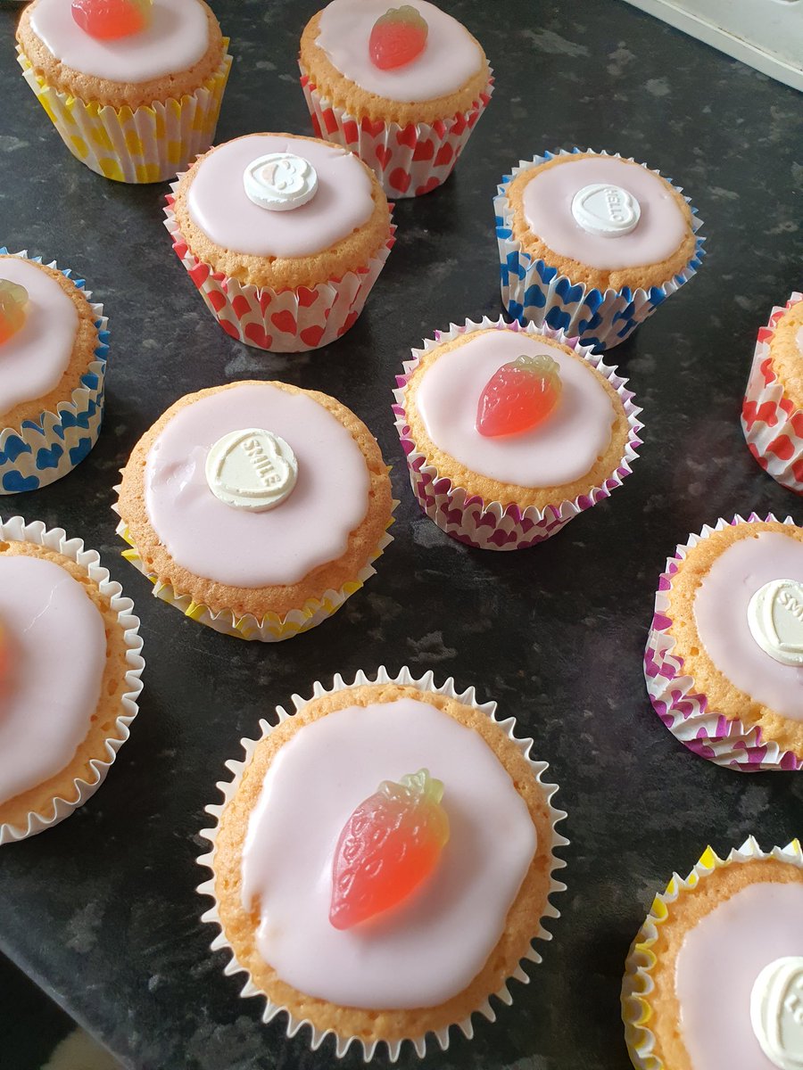 AliRIlyas's tweet photo. Baked my Vimto cupcakes for the Great Fallowfield Bake Off 😋 and for our volunteers to eat at the Art Eat Read and Repeat project. #lovefallowfield
Lets see who wins the bake off. 😋 https://t.co/YyjNrgKr4U