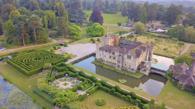 charlescourt's tweet photo. We don’t want to jinx it, but we’ve checked the weather for Sunday @hevercastle and it’s looking glorious🌤🤞!! 

There’s still a few tickets left to join us for an evening with G&amp;S @heverfestival. Go on, you know you want to! 👇

https://t.co/ZaCLCohTHL https://t.co/l7vkEJy2FG