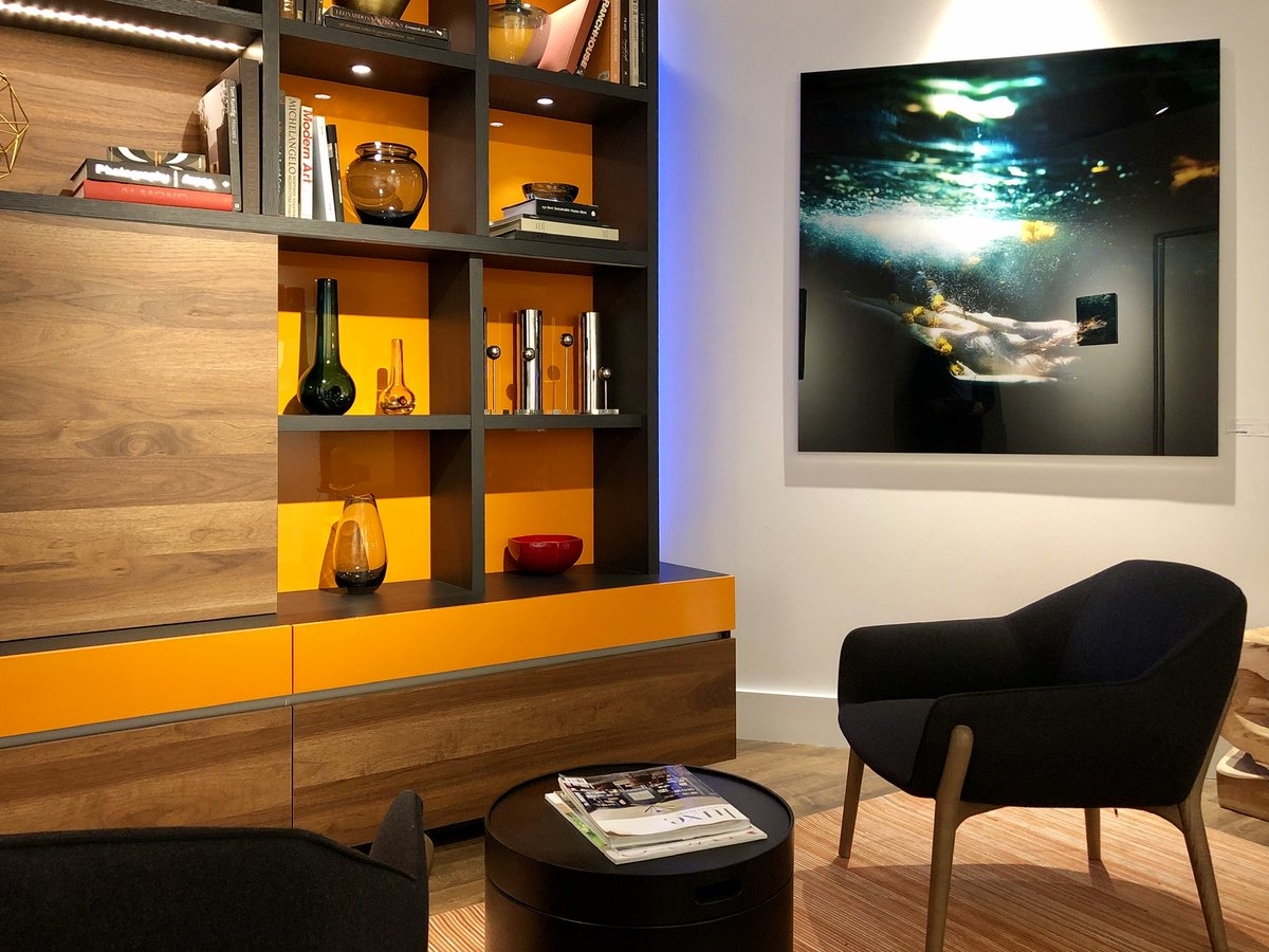 transFORMhome's tweet photo. A Wall Unit Designed by our Team to display books and artwork. A sliding panel reveals a hidden TV behind it. Made in NY by transFORM. Let us know how we can help you design a Masterpiece for you!

#ThrowbackThursday #TBT #techthursday #transformhome #customcabinetry #wallunit https://t.co/N45CEgVotX