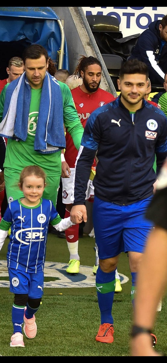 PhilipSharkey's tweet photo. Brilliant personalised cufflinks off the little one for my 40th. 'Daddy, that's me, you &amp; @sammorsy08 on that cufflink'. I nearly fell over! Brilliant. Thank you @mrssamsharks. Always her favourite player and a great @LaticsOfficial ambassador 👏👏 https://t.co/lvvDZigClX