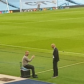 - Y si tu mujer te pregunta tu di no que no sabes que es "Las Palmeras", que tú fuiste a Alcázar a comprar tortas.