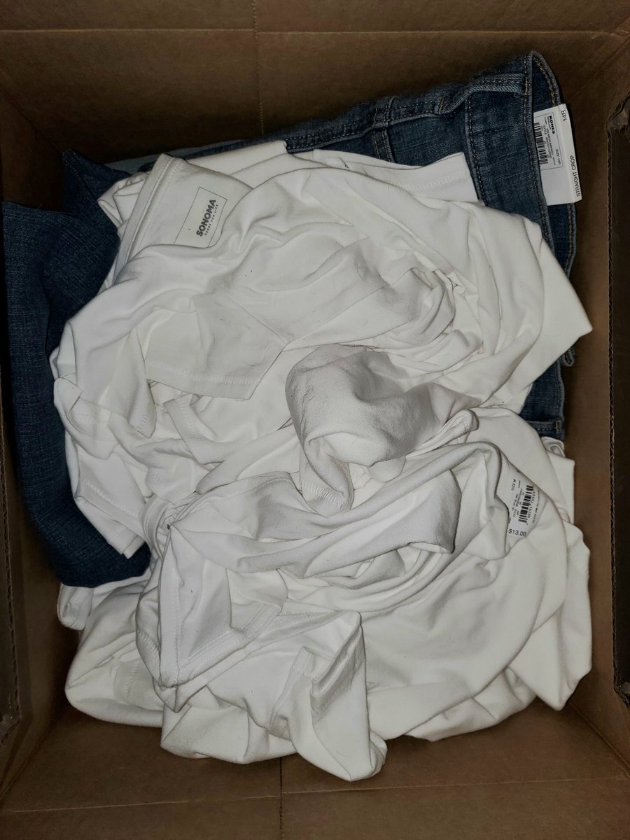kseaton23's tweet photo. @Kohls here's how my order arrived today... https://t.co/M5ma6HsjAk