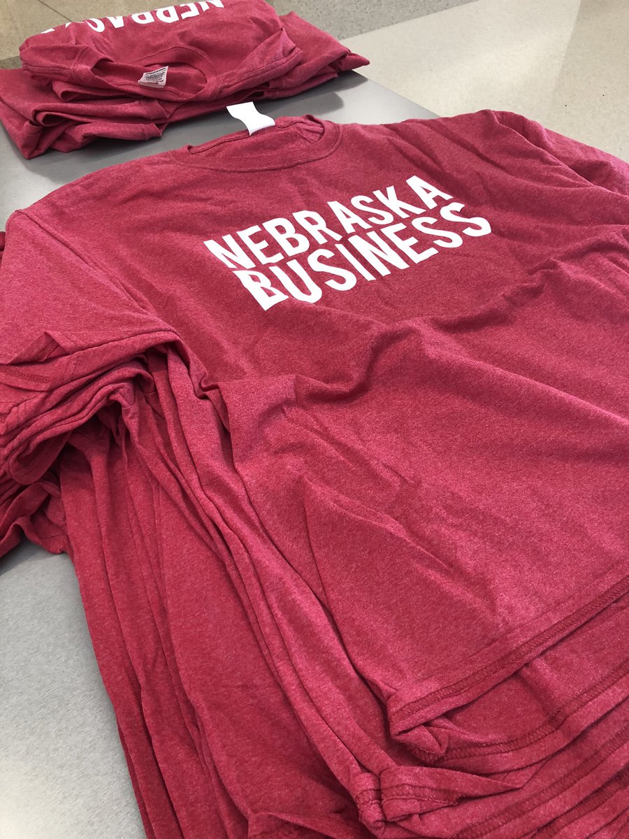 RachelLarson03's tweet photo. Handing out some @NebraskaBiz t-shirts at our New Business Student Welcome event. We are excited for these new students to be on-campus! #UNL #BigRedWelcome https://t.co/j6if4l5g18